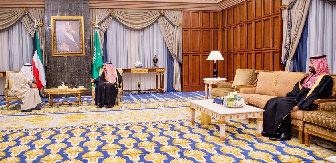 خادم الحرمين الشريفين يستقبل أمير دولة الكويت