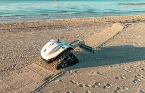 “البحر الأحمر الدولية” تعلن عن روبوت مُبتكَر لتنظيف الشواطئ