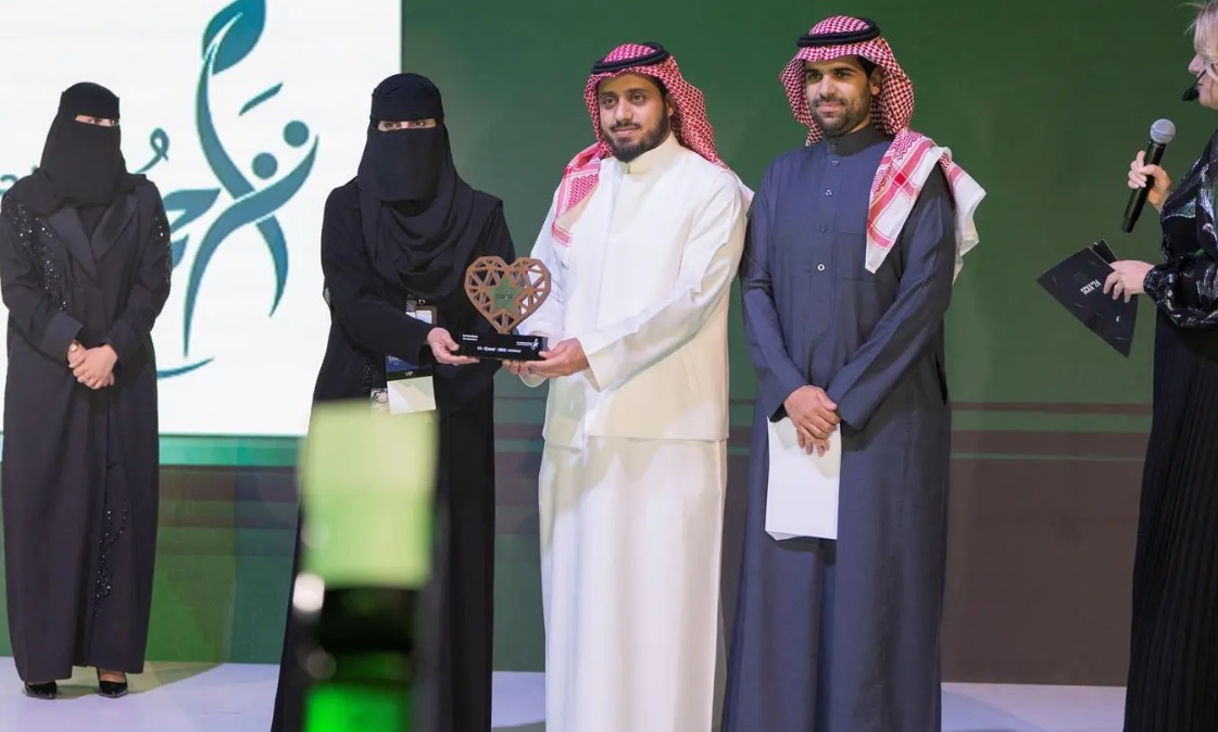 “تراحم” تحقق جائزة أفضل ابتكار لتجربة العميل لعام 2024