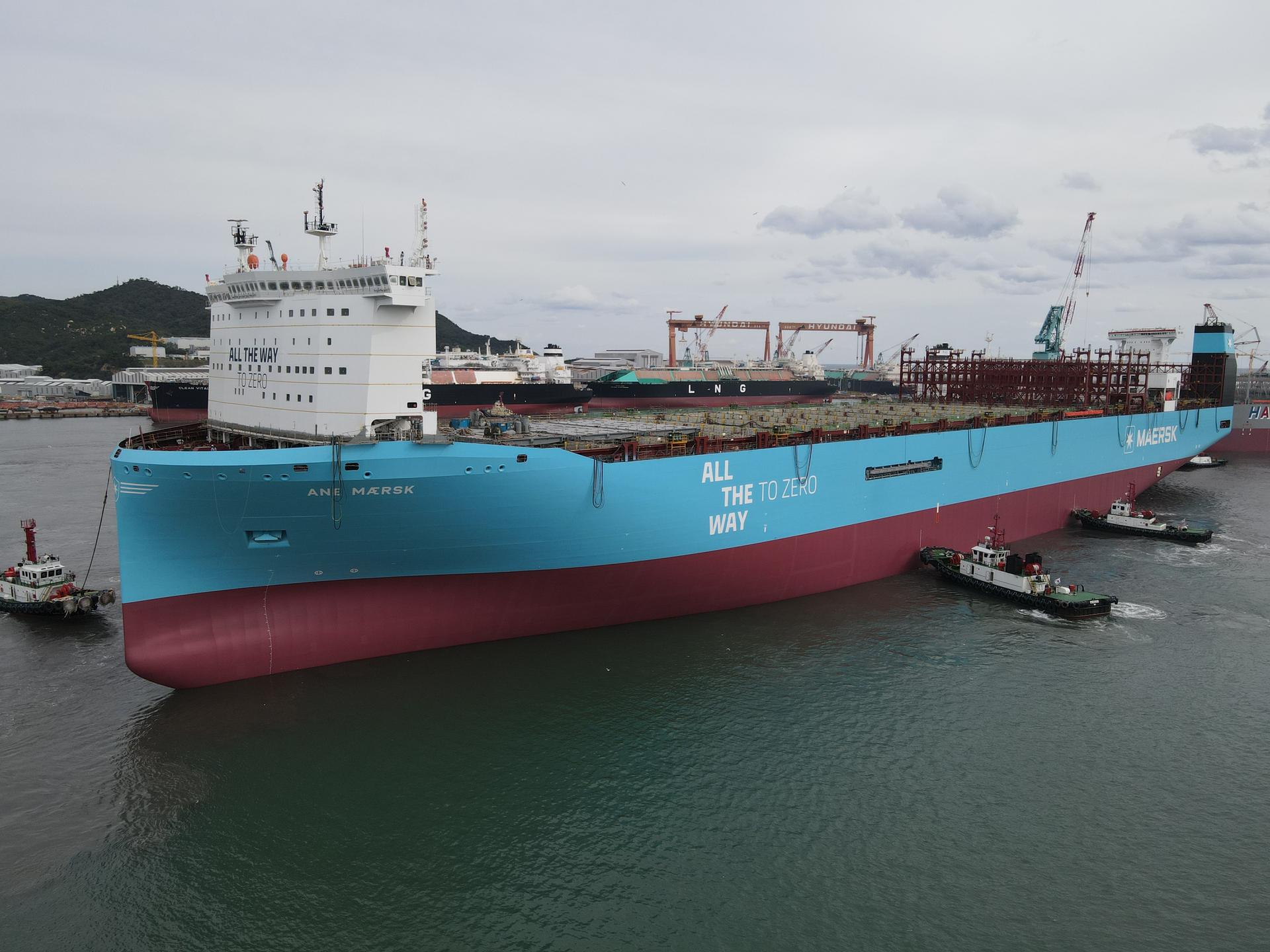 ميرسك تكشف عن أول سفينة حاويات ضخمة تعمل بالميثانول في العالم السفينة Anne Maersk