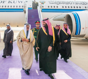 اختيار أمير الكويت للسعودية كوجهته الأولى يعكس عمق العلاقات ومتانتها