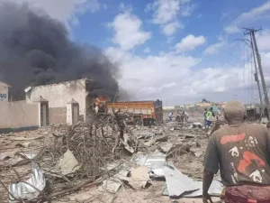 انفجارات في قرية صومالية وسط أنباء عن اقتحام لحركة الشباب