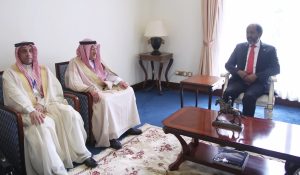 رئيس الصومال يلتقي الخريجي لبحث تعزيز علاقات التعاون مع المملكة