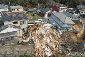 ارتفاع عدد ضحايا زلزال اليابان إلى 100 شخص و211 مفقودًا