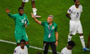 مشجع يعتدي على مدرب غانا بعد الخسارة أمام الرأس الأخضر بأمم إفريقيا