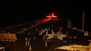 الجيش الأمريكي يدمر صاروخاً للحوثيين من النوع المضاد للسفن