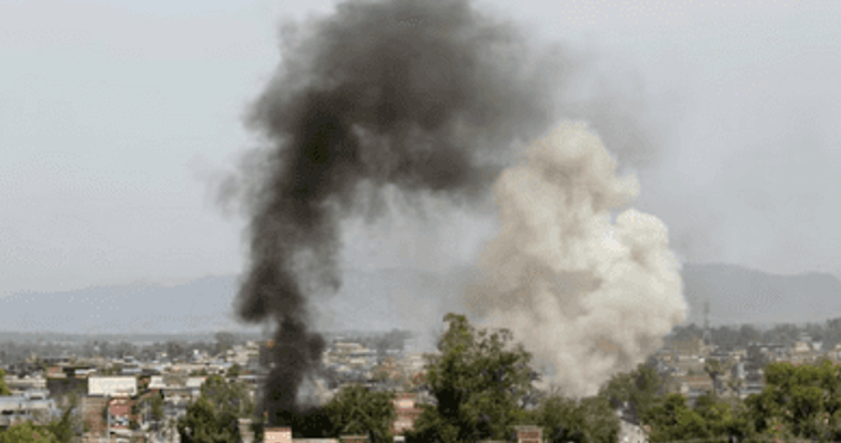 سماع دوي انفجار ضخم في بلدة صناعية بإقليم سمنان بإيران