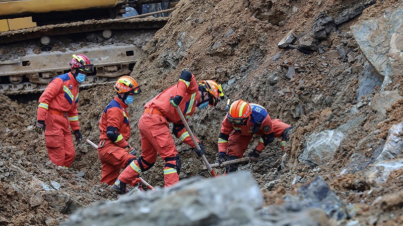 وفاة 47 شخصًا إثر انهيار أرضي في جنوب غربي الصين