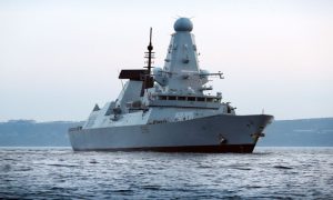 وزير الدفاع البريطاني: مدمراتنا بالبحر الأحمر تصدت لهجوم حوثي استهدف سفنًا تجارية