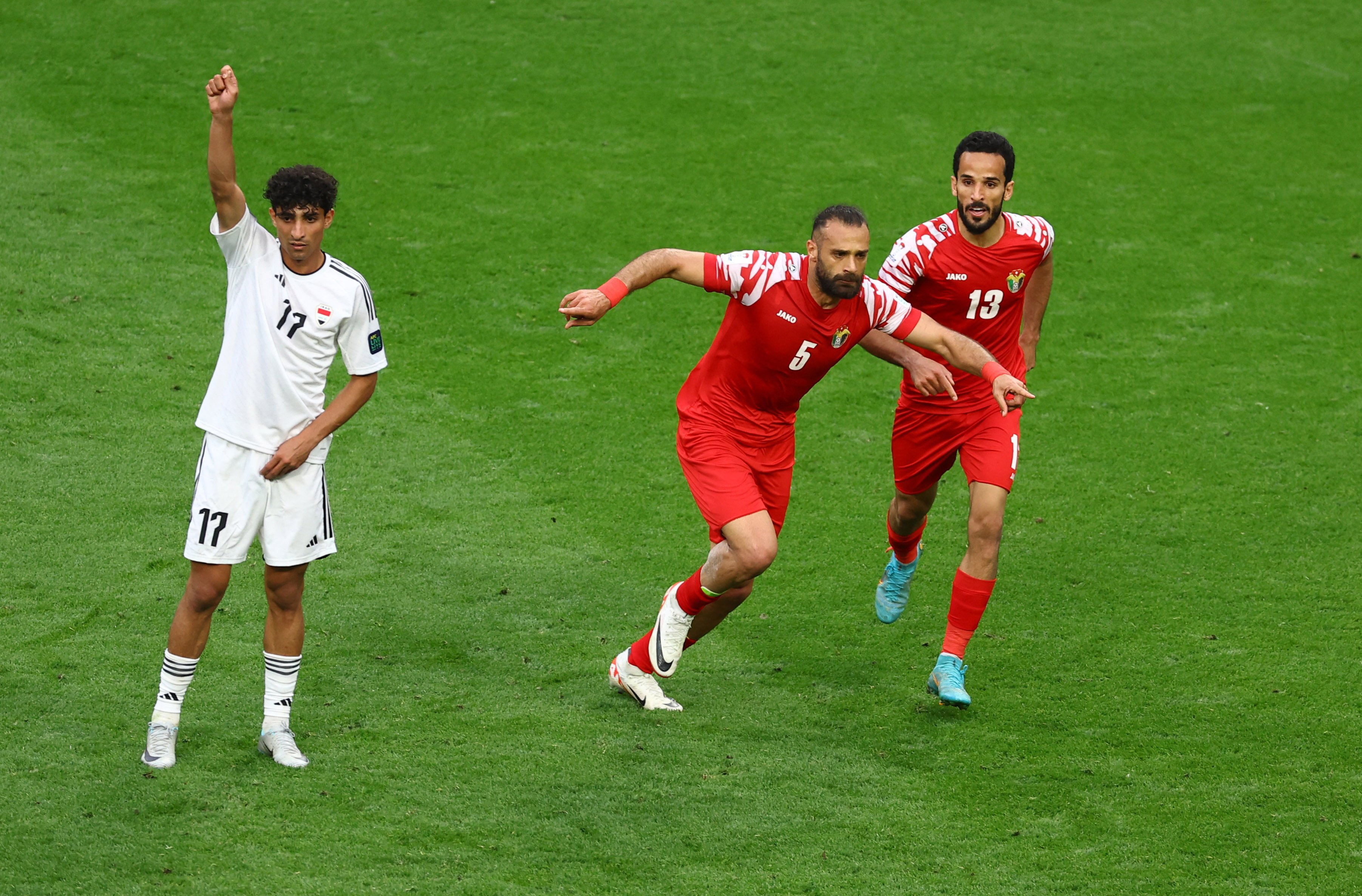 الأردن يفوز على العراق ويبلغ ربع نهائي كأس آسيا