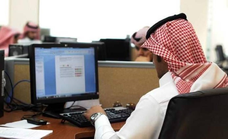 مختص يوضح تأثير العمل لأكثر من 40 ساعة أسبوعيًا