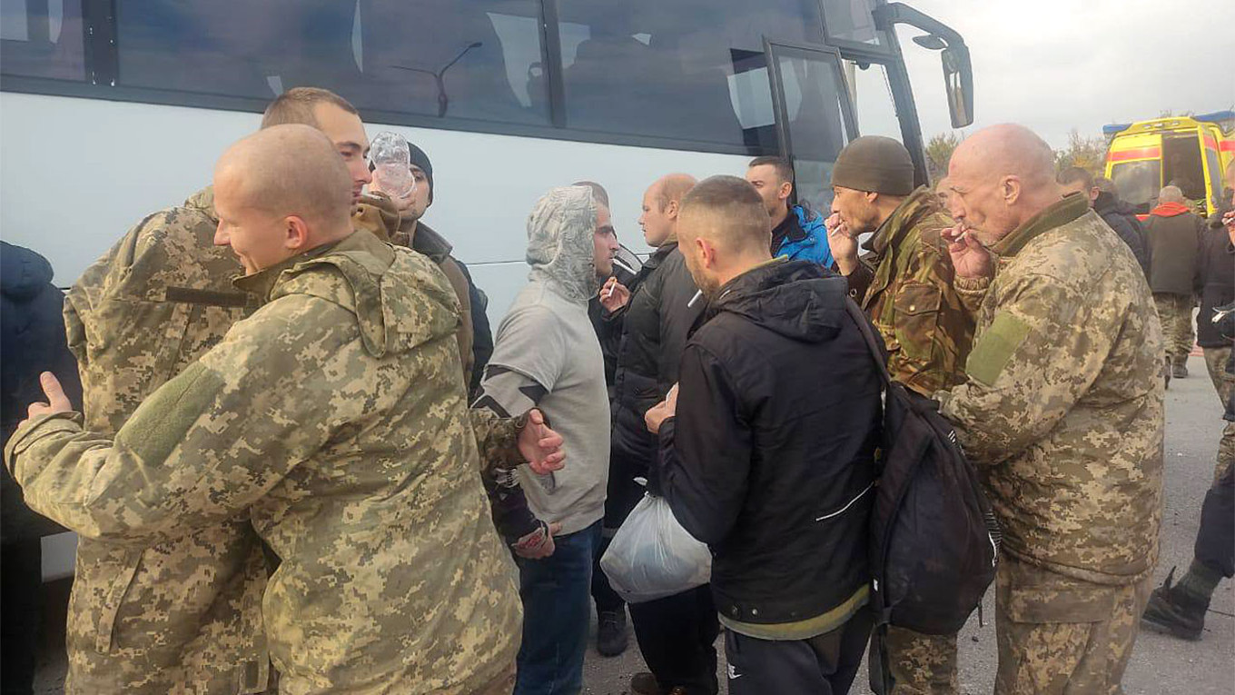 الأولى منذ أشهر.. روسيا تستعيد 248 جنديًا في عملية تبادل للأسرى مع أوكرانيا