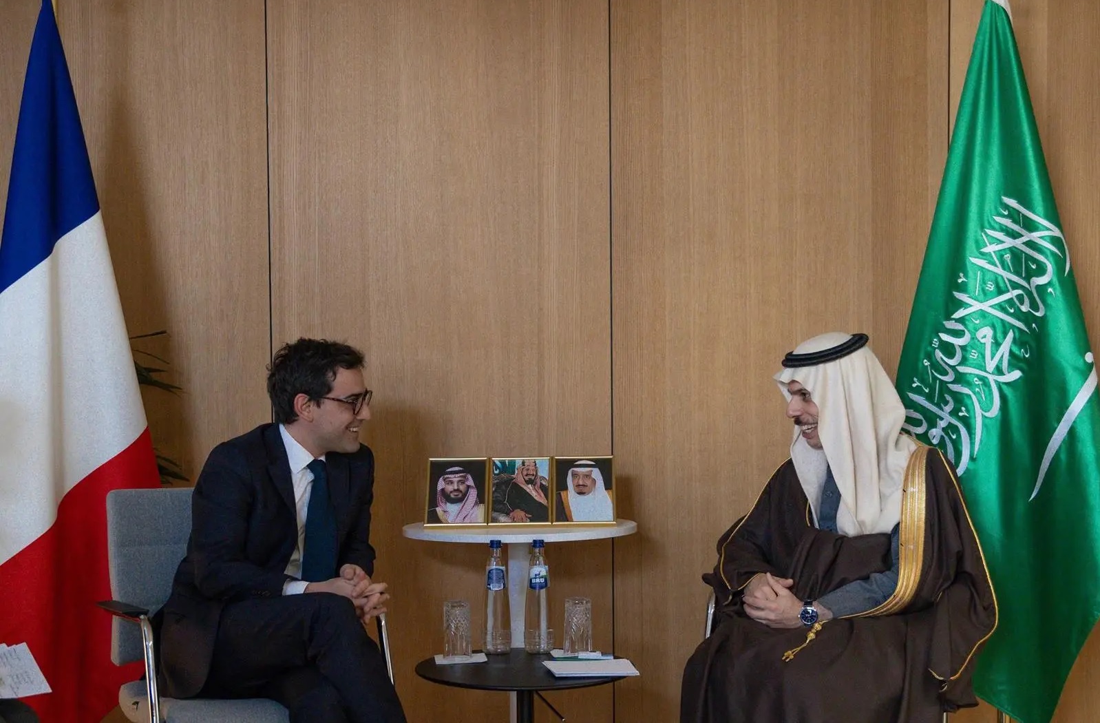 وزير الخارجية يبحث مع نظيره الفرنسي تعزيز العلاقات الثنائية وزيرا الخارجية السعودي الأمير فيصل بن فرحان بن عبدالله ونظيره الفرنسي ستيفان سيجورنيه