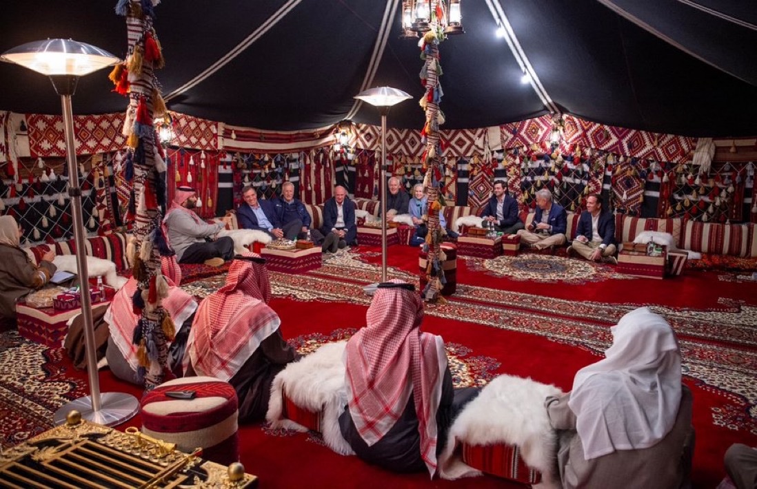ولي العهد يستقبل عضو مجلس الشيوخ الأمريكي رئيس لجنة الاستخبارات