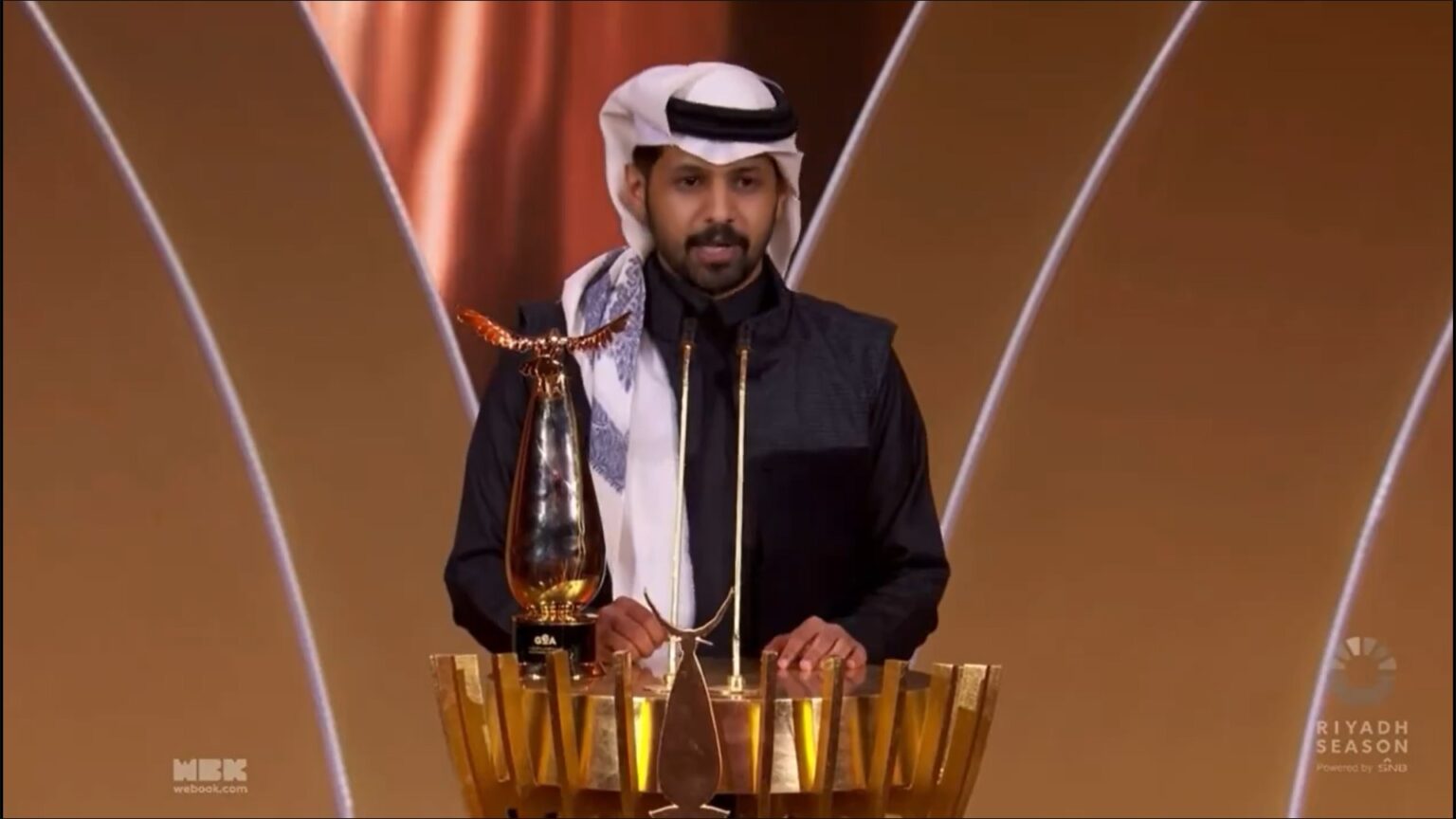 من تلفزيون الواقع إلى منصة التتويج.. وليد قشران يفوز بجائزة الوجه المفضل في Joy Awards وليد قشران