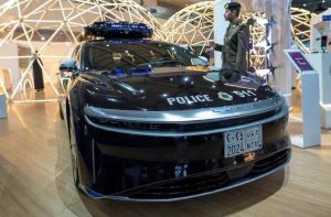 الأمن العام يكشف للوئام تفاصيل السيارة الأمنية الكهربائية الجديدة من طراز “لوسيد”