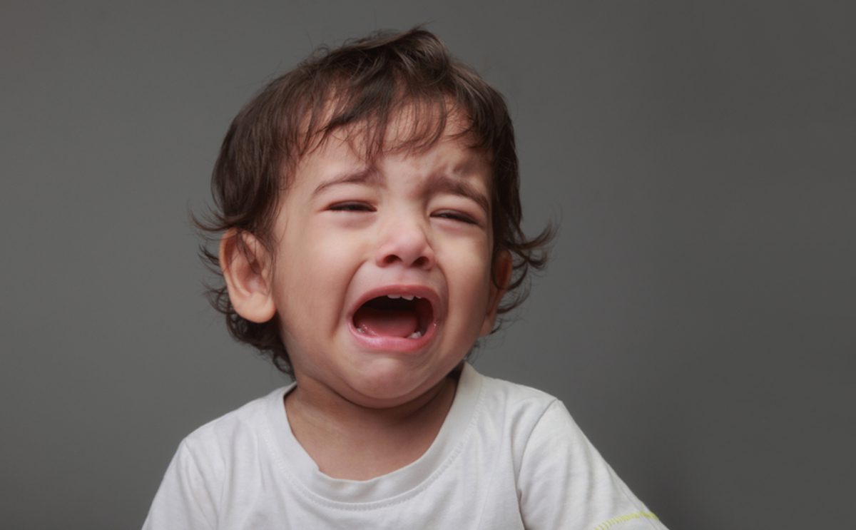 كيف نتعامل مع بكاء أطفالنا؟ مستشارة تربوية تجيب