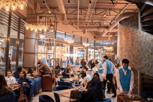أسباب تراجع متوسط قيمة العملية الواحدة لمطاعم ومقاهي السعودية إلى أقل من 35 ريالا