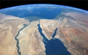 هيئة المساحة الجيولوجية: رصد هزة أرضية وسط البحر الأحمر لم تؤثر على الحدود السعودية