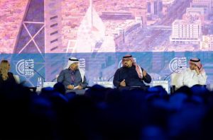 وزير الاقتصاد: السعودية ستستثمر بكثافة في القطاعات غير النفطية القابلة للتداول والتجارة