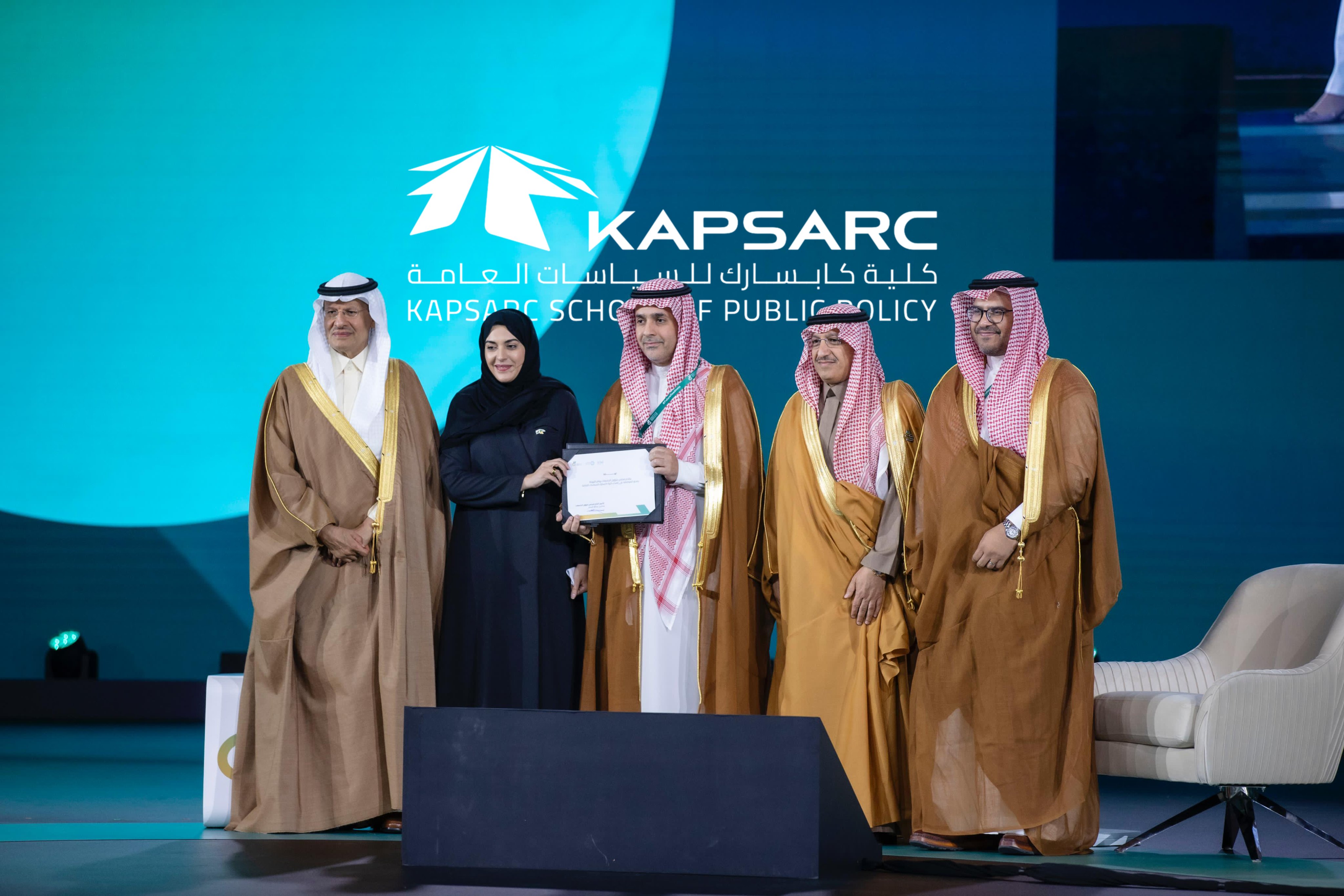 وزير الطاقة يدشن أول كلية للدراسات العليا تركز على الطاقة والمناخ والاستدامة
