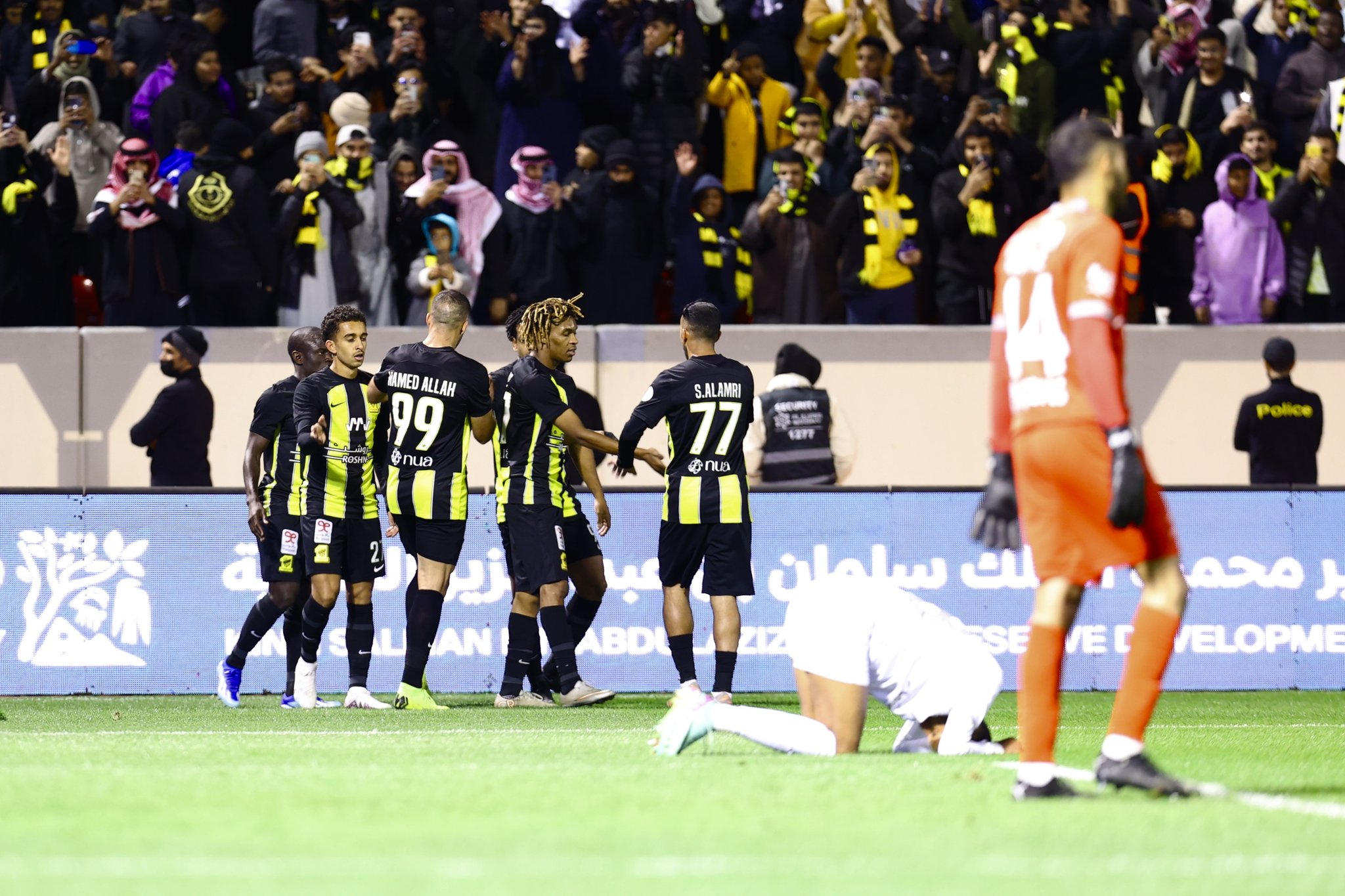 الاتحاد ينتصر على الطائي بثلاثية نظيفة في دوري روشن