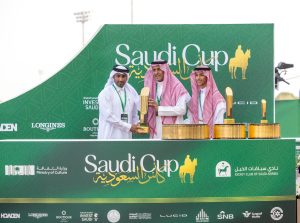 الرئيس التنفيذي للوطنية للإسكان يتوج الفائز بالشوط السعودي الدولي في كأس السعودية 2024​