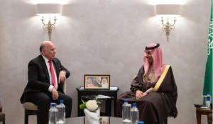 وزير الخارجية يبحث مع نظيره العراقي سبل تعزيز العلاقات الثنائية