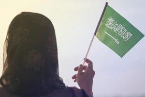 هل تغيَّرت نظرة المجتمع السعودي لعمل المرأة؟ مستشار تطوير يجيب لـ”الوئام”