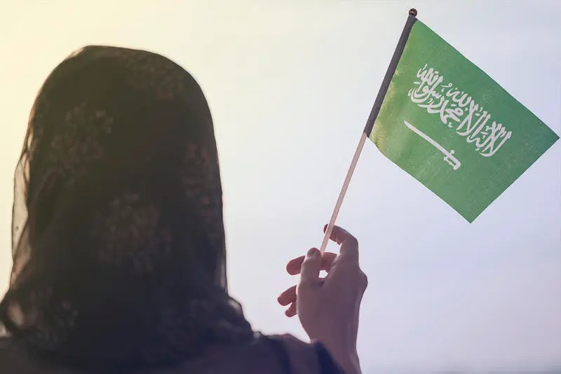 هل تغيَّرت نظرة المجتمع السعودي لعمل المرأة؟ مستشار تطوير يجيب لـ”الوئام”