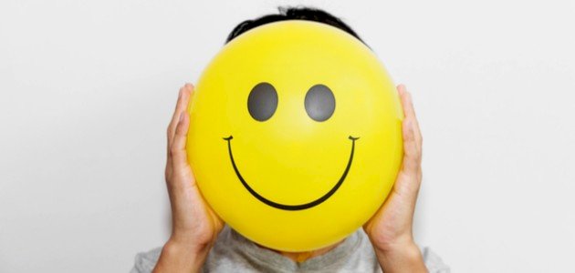 الابتسامة تخرجك من دائرة المشاكل والهموم.. استشاري نفسي يوضّح لـ”الوئام” طرق الطاقة الإيجابية