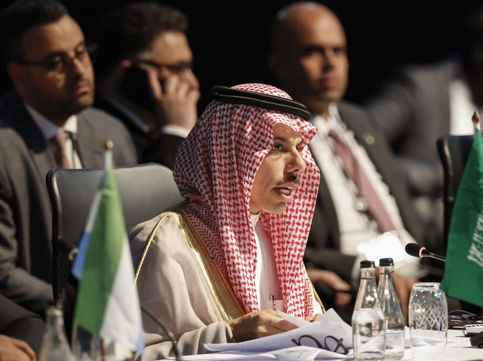 وزير الخارجية يبحث مع نظيره الصيني التصعيد بالشرق الأوسط