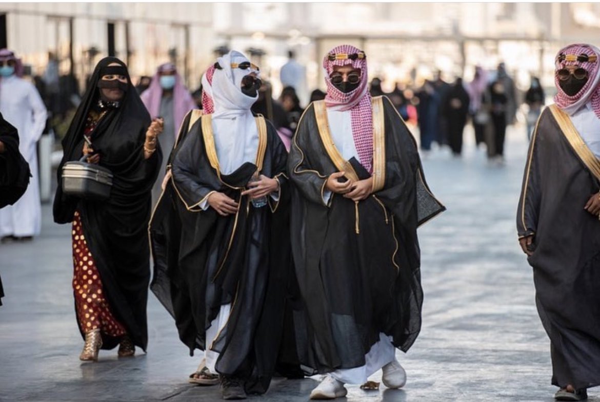 الملابس الرسمية ليوم التأسيس لكل منطقة