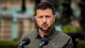 سياسي أوكراني لـ”الوئام”: زيلينسكي أقال رئيس هيئة الأركان لمنع الصّدام الداخلي