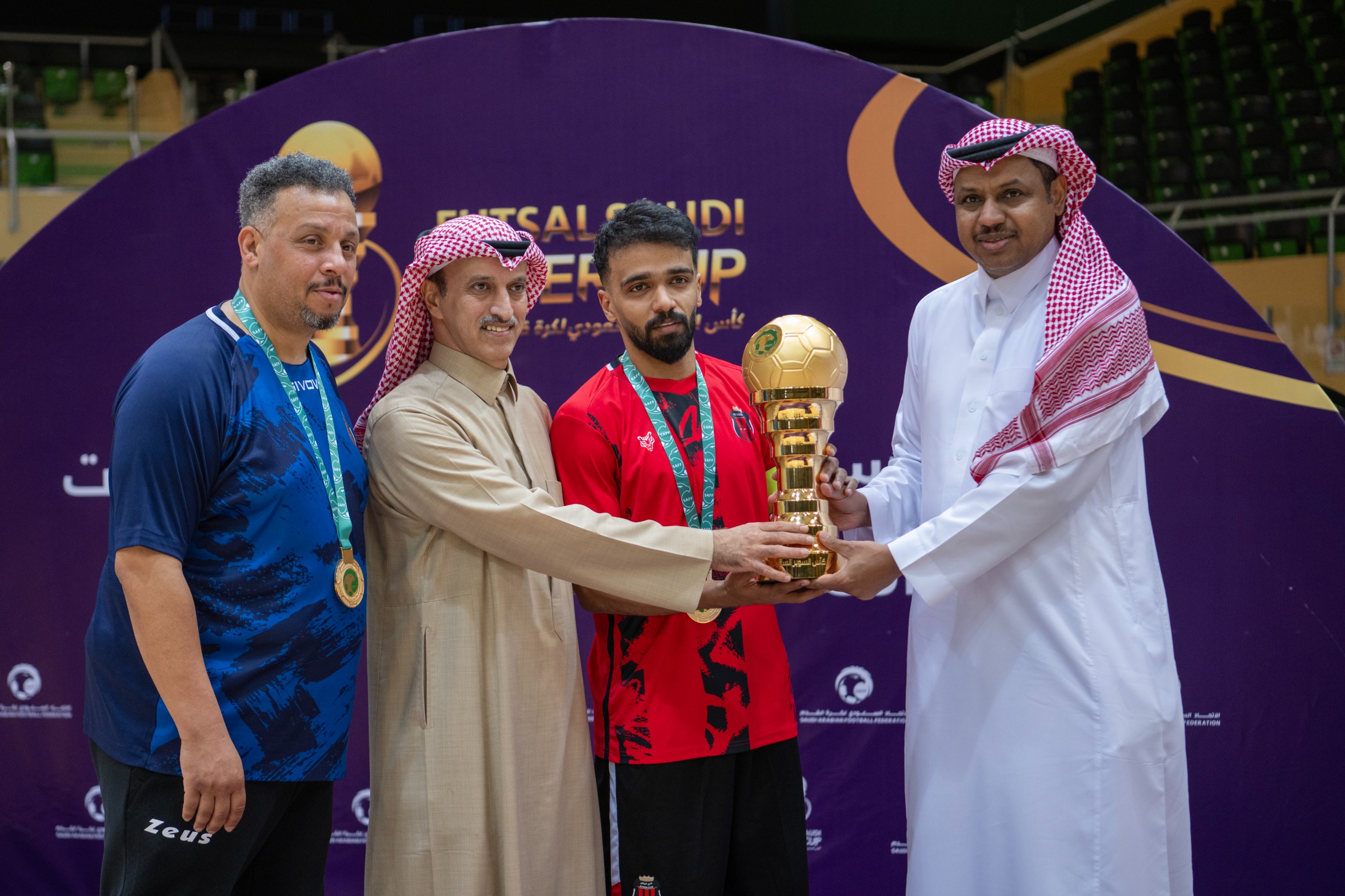 الرياض يُتوج بكأس السوبر السعودي لكرة قدم الصالات 2023-2024