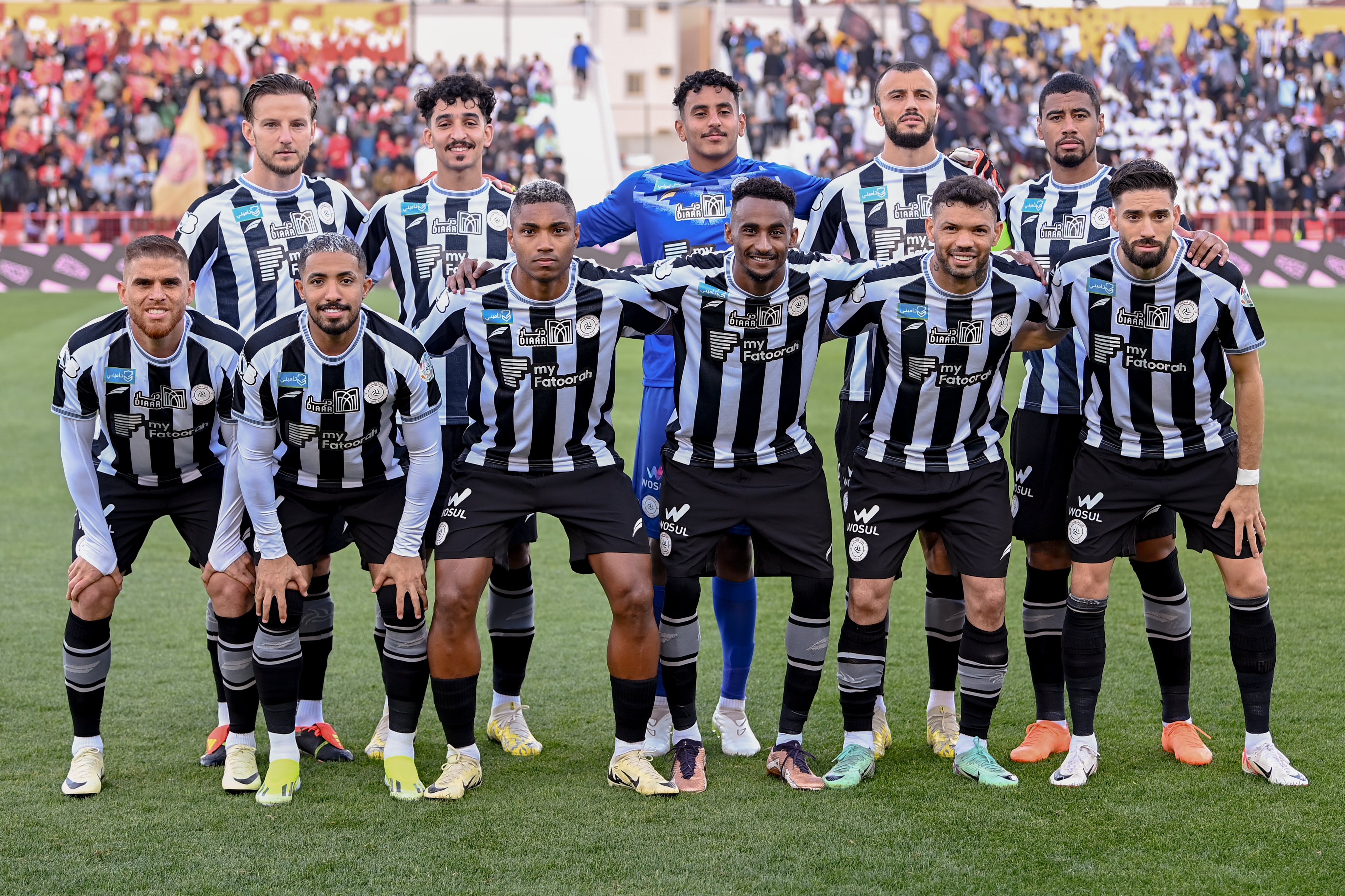 طاقم تحكيم أجنبي لمباراة الشباب والنصر القادمة