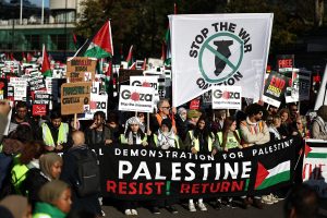 عشرات الآلاف يشاركون بمسيرة مؤيدة للفلسطينيين في لندن