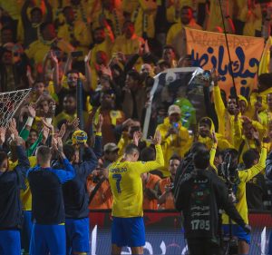 فيديو | شاهد كيف احتفل لاعبي النصر مع الجماهير بعد الفوز على الشباب