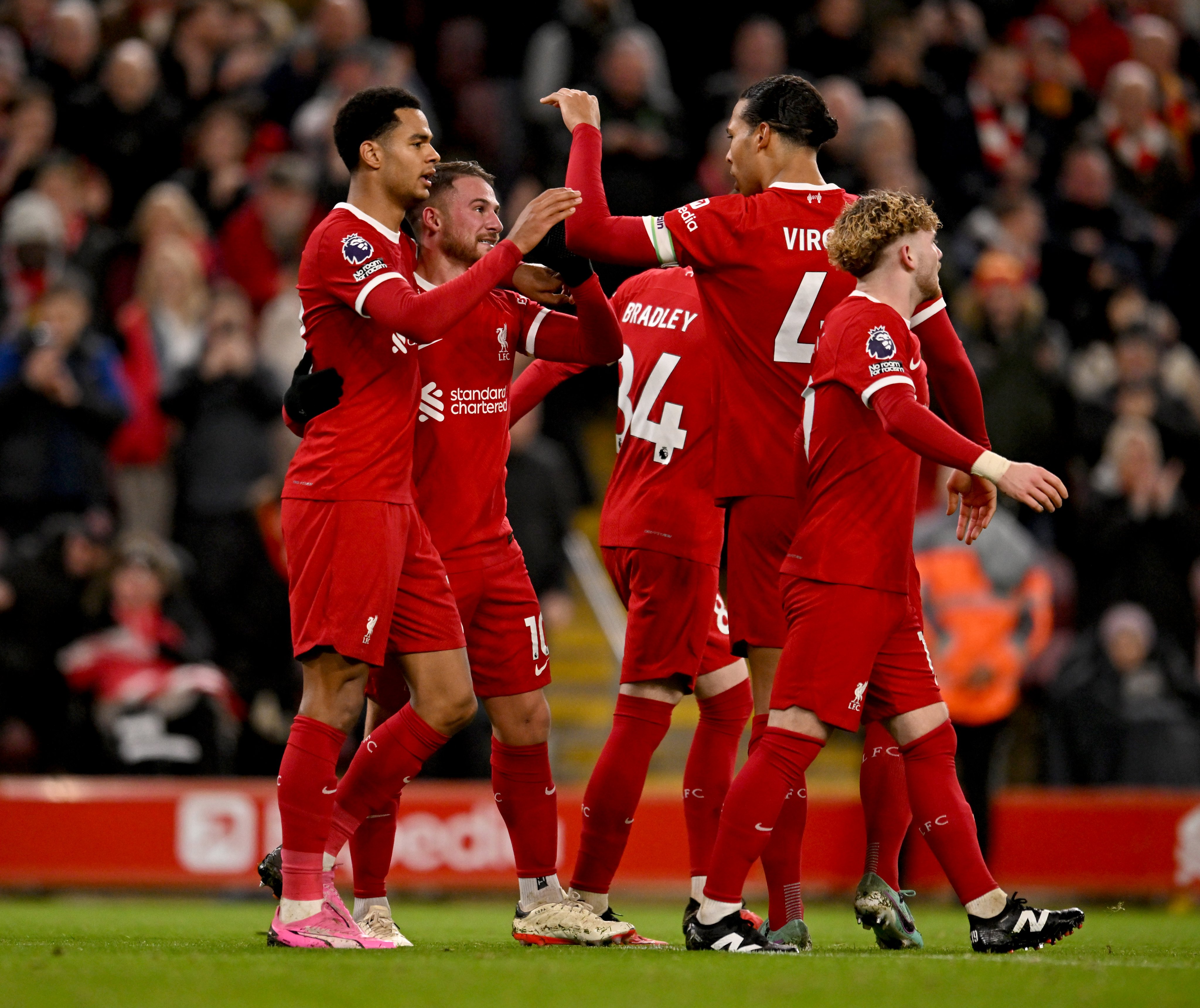 ليفربول يفوز على فولهام بثلاثية في الدوري الإنجليزي