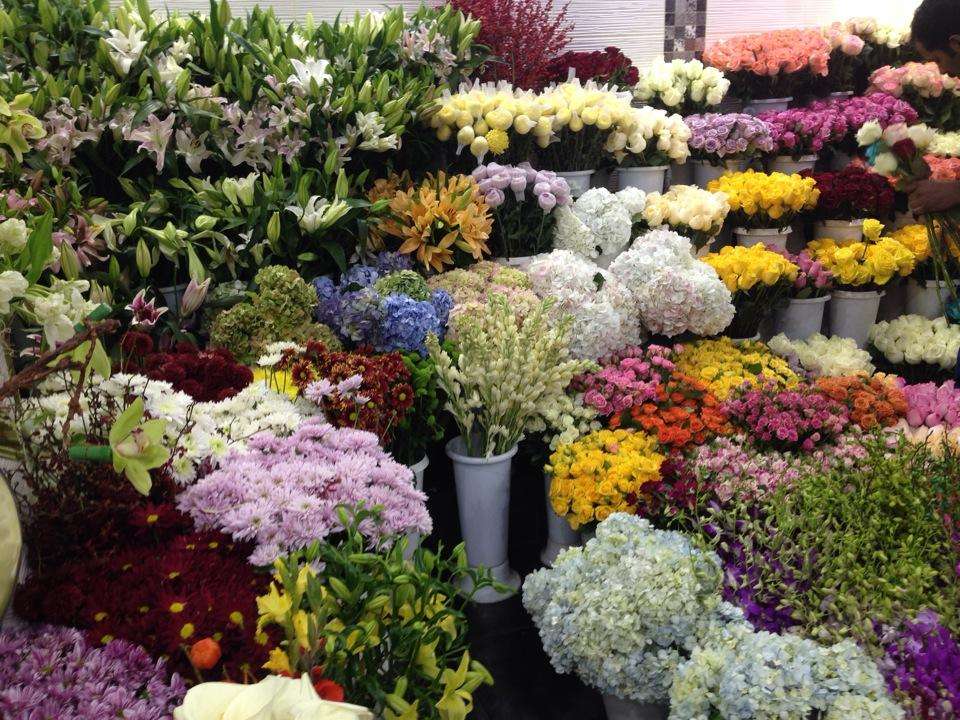 عيد الحب ينعش مبيعات الورود في الرياض والبوكيهات تصل لـ3945 ريالًا