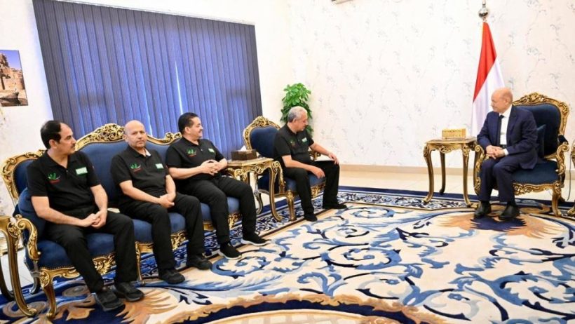 الرئيس اليمني يكرم المشروع السعودي “مسام” لإزالة الألغام بوسام الشجاعة