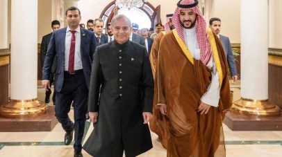 وزير الدفاع السعودي يستعرض مع رئيس باكستان العلاقات التاريخية بين البلدين