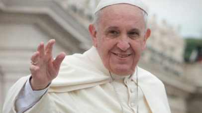 البابا فرنسيس.. صاحب “الراية البيضاء” يشعل غضب أوروبا