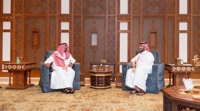 ولي العهد يستعرض مع رئيس مجلس الوزراء بالكويت العلاقات الأخوية التاريخية بين البلدين الشقيقين