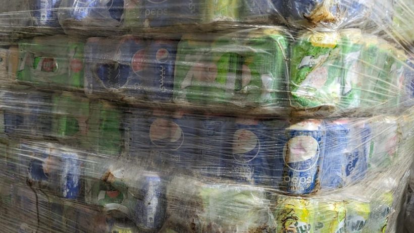 ضبط مستودع لتخزين مشروبات غازية غير مصرح ببيعها في جدة