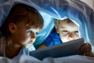 متى يعتبر وقت استخدام الشاشة كثيرًا للأطفال؟