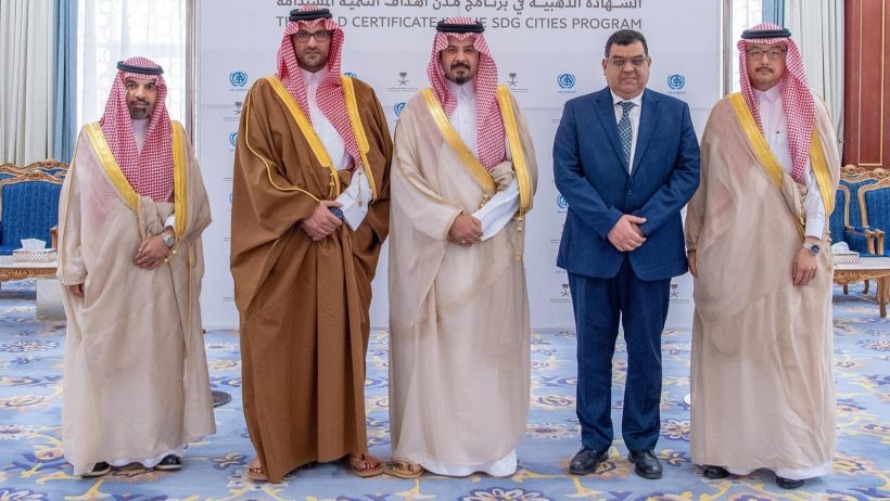أمير المدينة المنورة يرعى تسليم هيئة التطوير شهادة المستوي الذهبي
