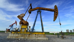 ارتفاع أسعار النفط بعد قرار “أوبك+” تمديد تخفيضات الإنتاج