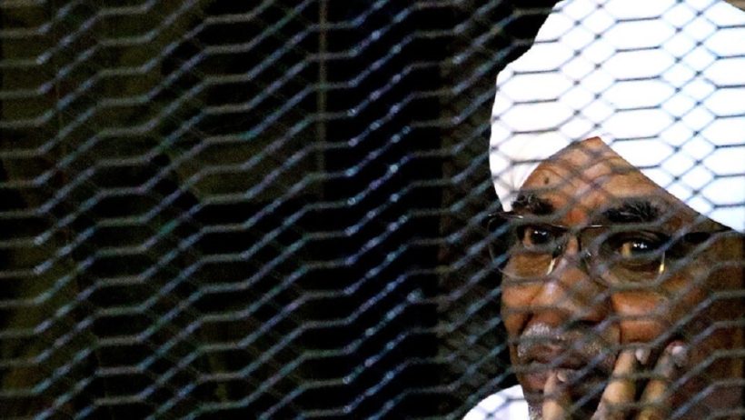 خبير سياسي لـ”الوئام”: شائعة هروب البشير إحدى أدوات الحرب النفسية بين طرفي الصراع