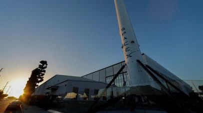 روسيا تحذر: أقمار “سبيس إكس” الصناعية قد تصبح أهدافًا مشروعة